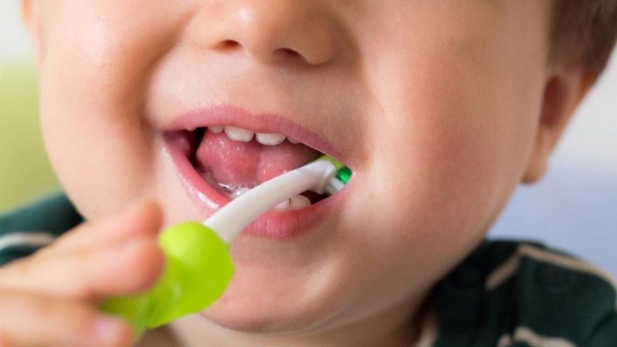 Uşaqlarda diş çürüməsi: Qarşısını necə almaq olar?